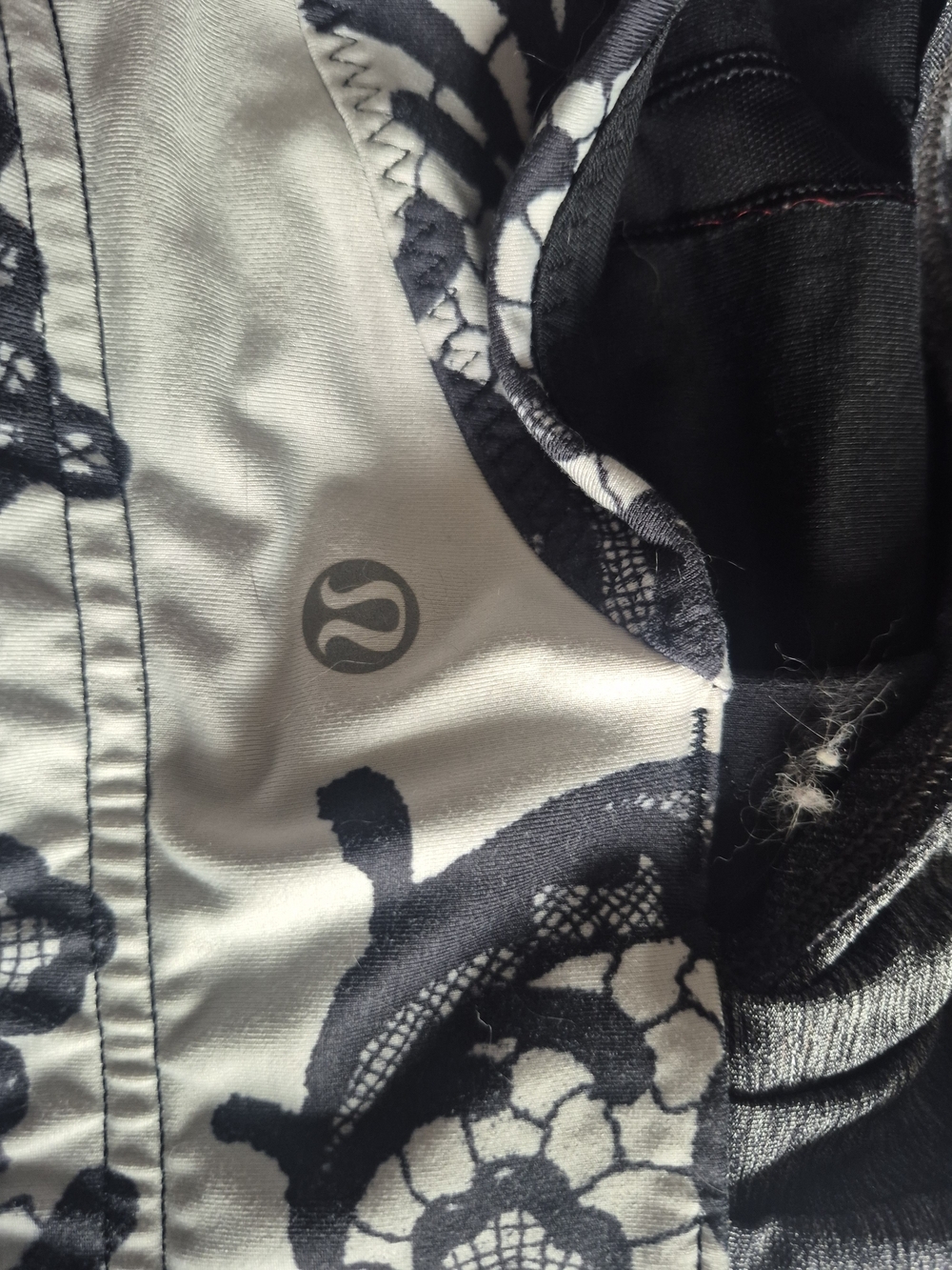 Lululemon Run Backnon Track Tank Lacefolage  Polar Cream Size 8 - Picture 6 of 7